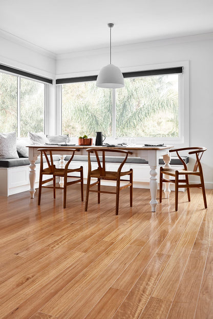 Preference Classic Laminate 12.3mm Blackbutt Setting