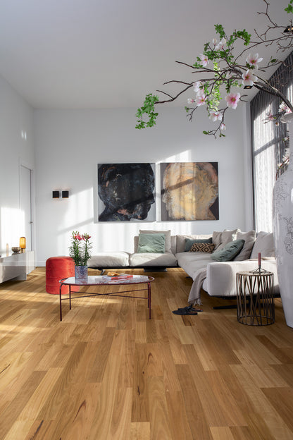 Quick-Step ReadyFlor 1 Strip 14/2.5mm – Blackbutt Matt Brushed Room Setting